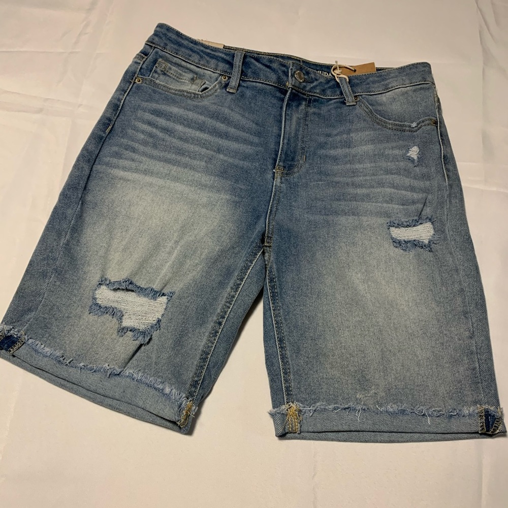 Mid Rise Bermuda shorts pants